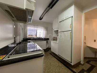 Foto Apartamento com 4 Dormitórios