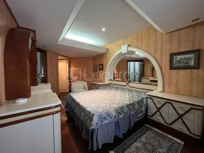 Foto Apartamento com 4 Dormitórios