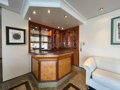 Foto Apartamento com 4 Dormitórios