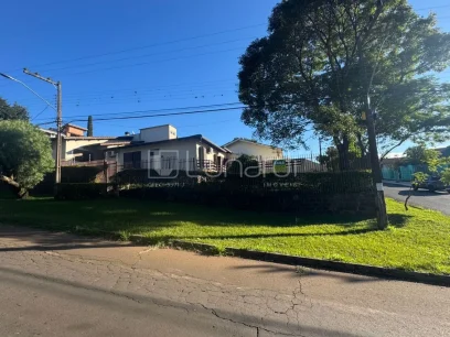 Casa com 4 Dormitórios