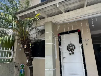 Foto Sobrado com 3 Dormitórios