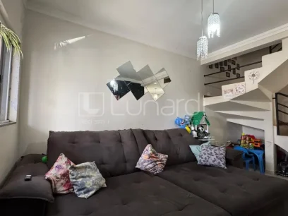 Foto Sobrado com 3 Dormitórios