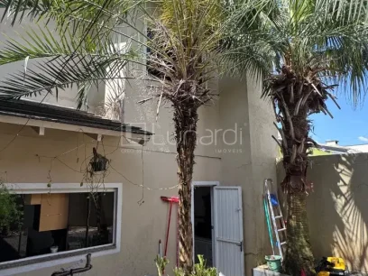 Foto Sobrado com 3 Dormitórios