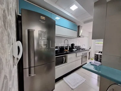 Foto Apartamento com 2 Dormitórios