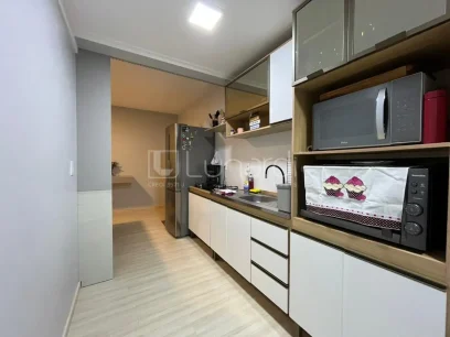 Foto Apartamento com 2 Dormitórios