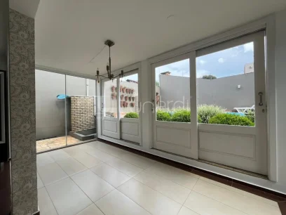 Foto Casa com 3 Dormitórios