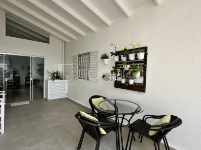 Foto Casa com 4 Dormitórios