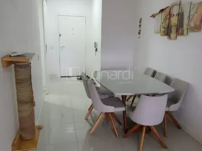 Foto Apartamento com 2 Dormitórios