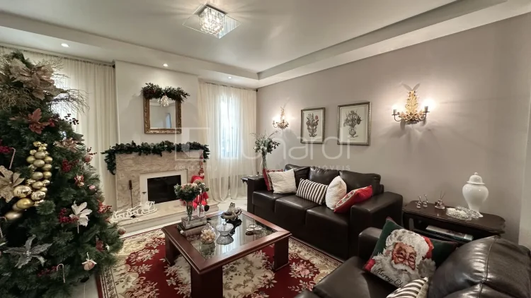 Casa com 4 Dormitórios