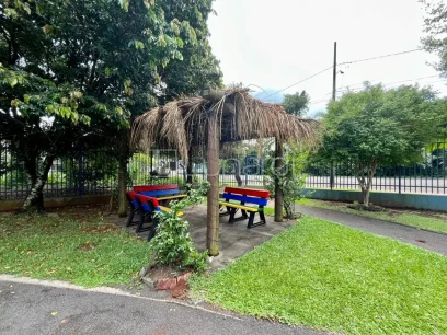 Foto Apartamento com 2 Dormitórios