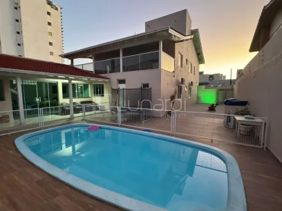 Casa com 5 Dormitórios