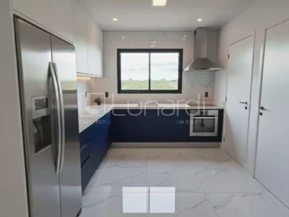 Foto Sobrado com 3 Dormitórios