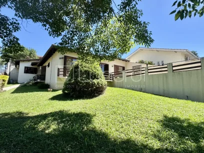 Casa com 4 Dormitórios