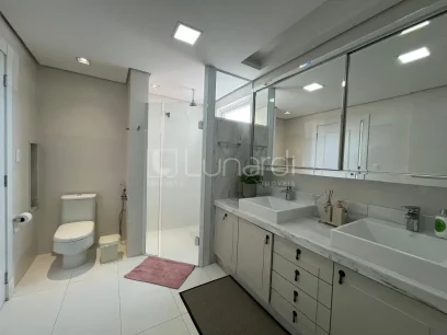 Foto Apartamento com 3 Suítes