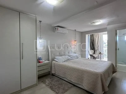 Foto Apartamento Duplex com 3 Dormitórios