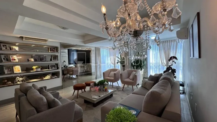 Apartamento Duplex com 3 Dormitórios