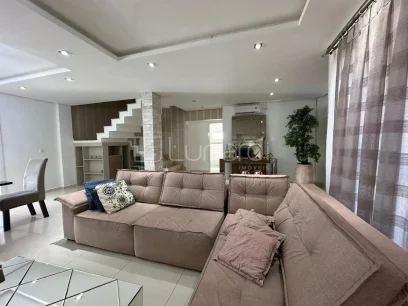 Foto Casa com 5 Dormitórios