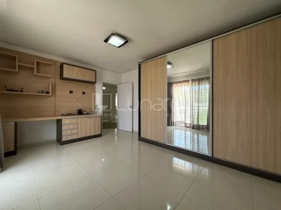 Foto Casa com 5 Dormitórios