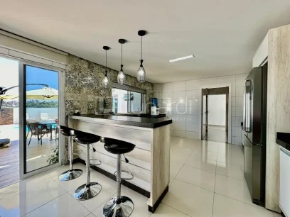 Foto Casa com 5 Dormitórios