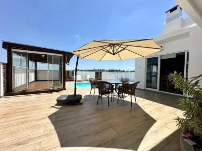 Casa com 5 Dormitórios