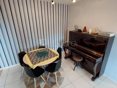 Foto Apartamento com 2 Dormitórios