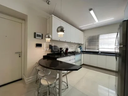 Foto Apartamento com 3 Dormitórios