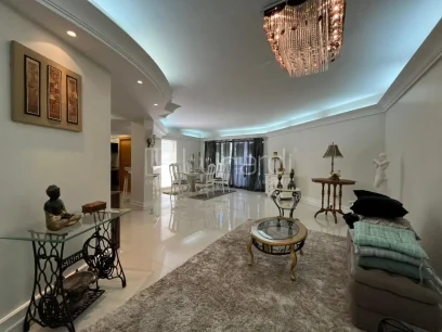 Foto Apartamento com 3 Dormitórios