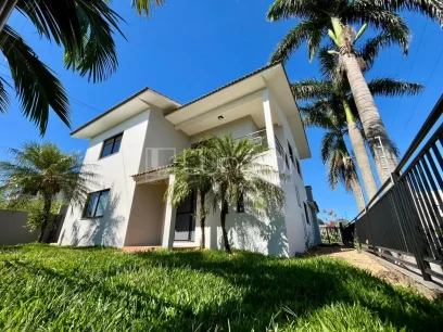 Casa com 4 Dormitórios