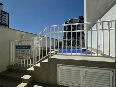 Foto Apartamento com 2 Dormitórios