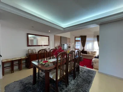 Foto Casa com 4 Dormitórios