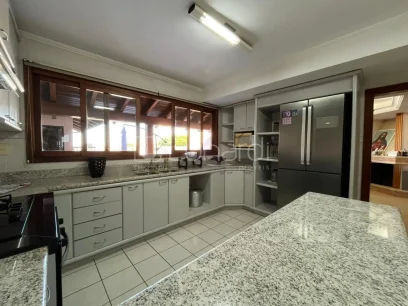 Foto Casa com 4 Dormitórios