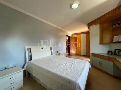 Foto Casa com 4 Dormitórios