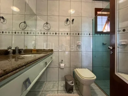 Foto Casa com 4 Dormitórios