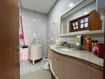 Foto Casa com 4 Dormitórios