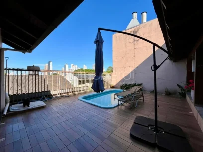 Foto Casa com 4 Dormitórios