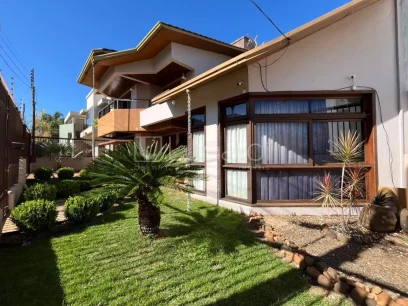 Foto Casa com 4 Dormitórios