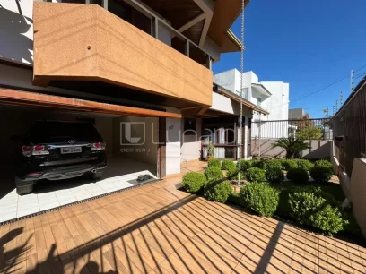 Foto Casa com 4 Dormitórios