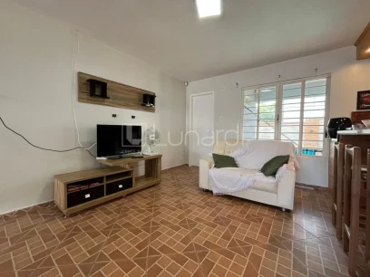 Foto Casa com 4 Dormitórios