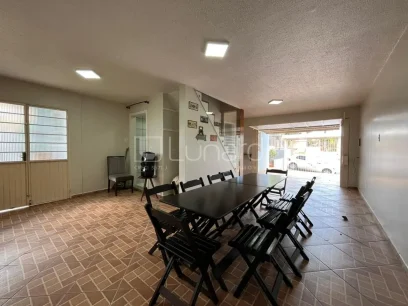 Foto Casa com 4 Dormitórios