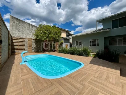 Foto Casa com 4 Dormitórios