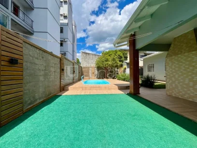 Foto Casa com 4 Dormitórios