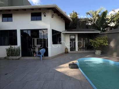 Foto Casa com 3 Dormitórios