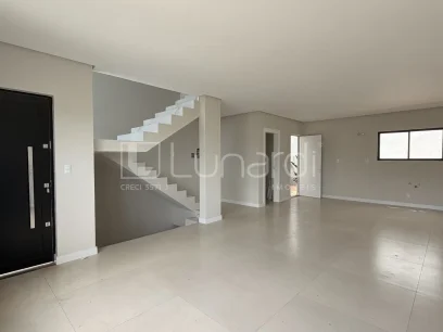 Foto Sobrado com 3 Dormitórios