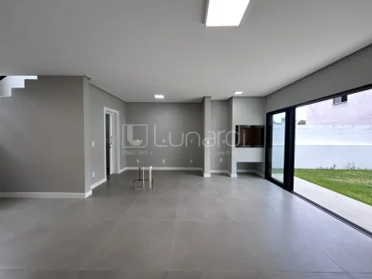 Foto Sobrado com 3 Dormitórios