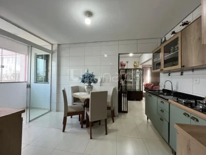 Foto Apartamento com 3 Dormitórios