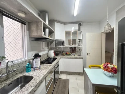 Foto Apartamento com 3 Dormitórios