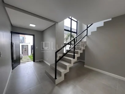 Foto Sobrado com 3 Dormitórios