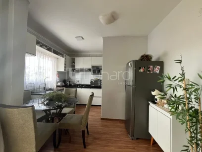 Foto Apartamento com 2 Dormitórios