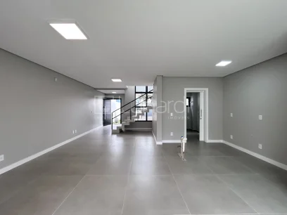 Foto Sobrado com 3 Dormitórios