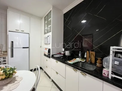 Foto Apartamento com 2 Dormitórios